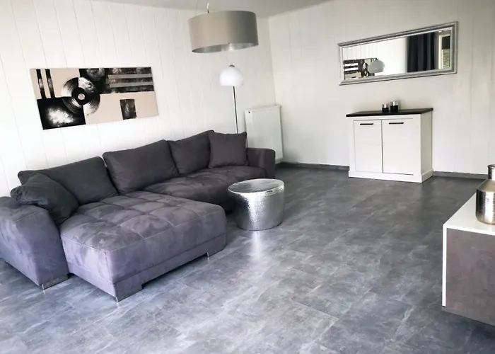 アパート Milonia 2 *